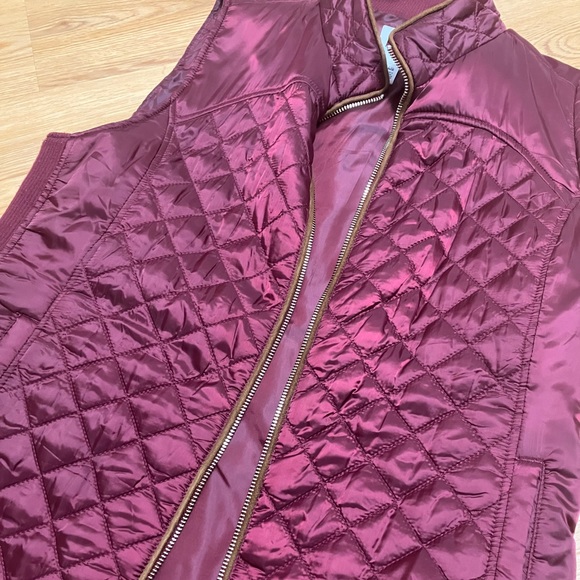 Women’s Puffer Vest - Picture 4 of 4